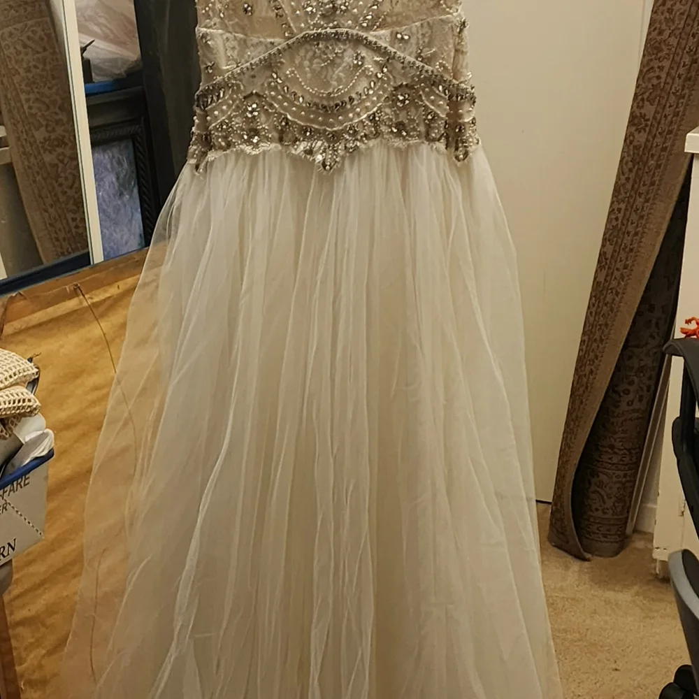 Couture beaded wedding dress 12 - Picture 5 of 15